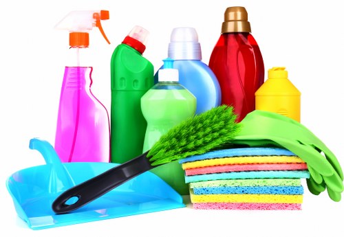 Move-in cleaning for a Greenwich apartment kitchen before unpacking